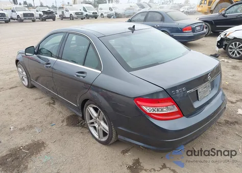 2009 Mercedes-Benz C 300 Luxury/Sport z USA, uszkodzony, nr VIN WDDGF54X29F229166